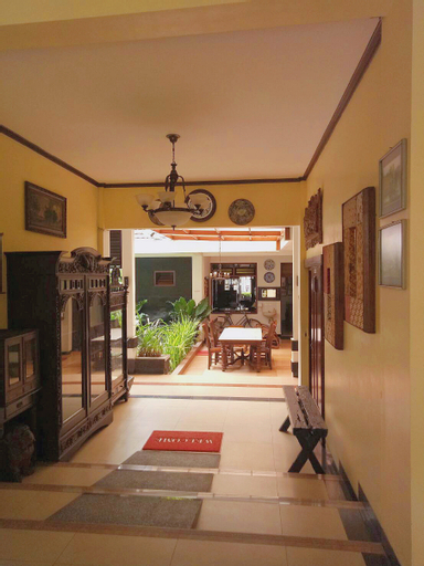 Public Area 2, Fendis Homestay, Malang