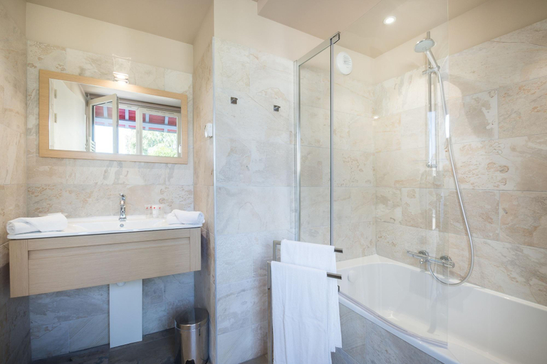 Bathroom 5, Villa Odette, Calvados