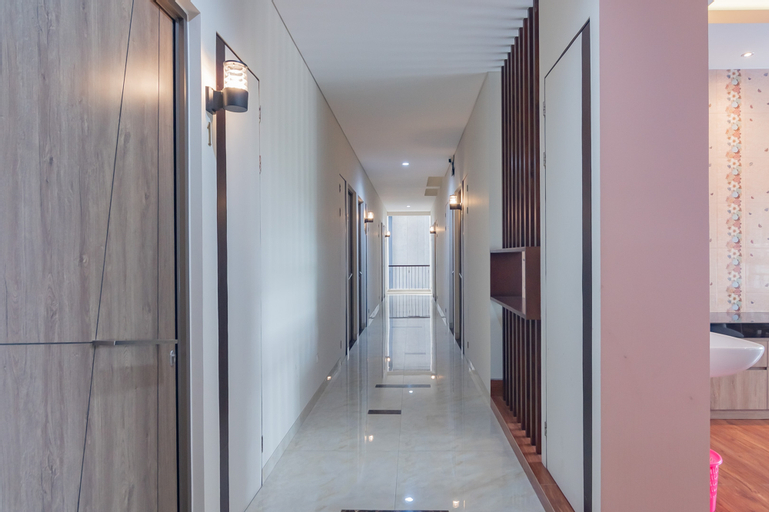 Public Area 3, RedDoorz Plus @ Cirebon City Center, Cirebon