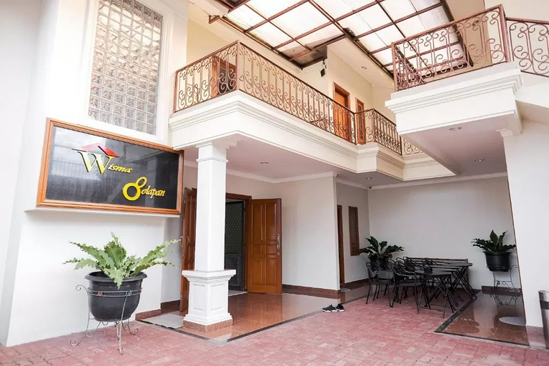 Exterior & Views, wisma delapan Mitra RedDoorz, South Jakarta