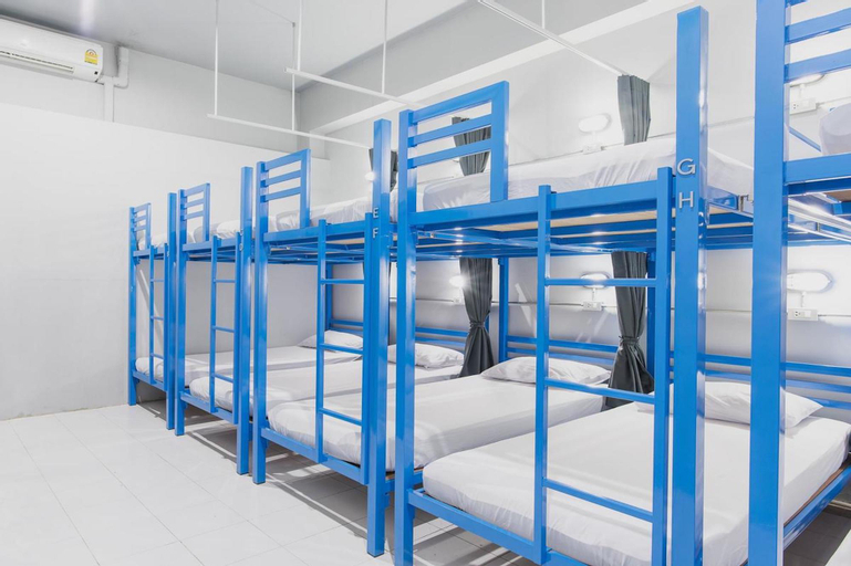 Bedroom 3, Loftel Station Hostel, Bang Rak