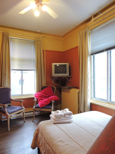 Bedroom 2, Hotel Arena Palace Montreal, Montréal