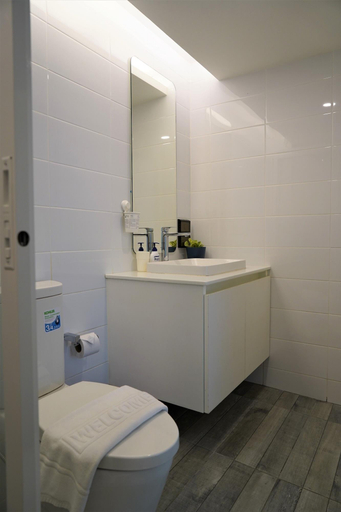Bathroom 4, Silom Studios, Bang Rak