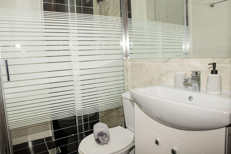 Bathroom 4, City Plaza Apartments & Rooms, Central Macedonia