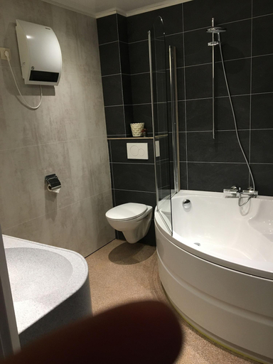Bathroom 4, Hotel Lucca, West-Vlaanderen