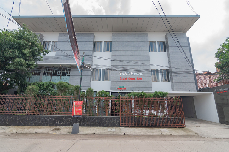 Exterior & Views 2, RedDoorz Plus @ Cirebon City Center, Cirebon