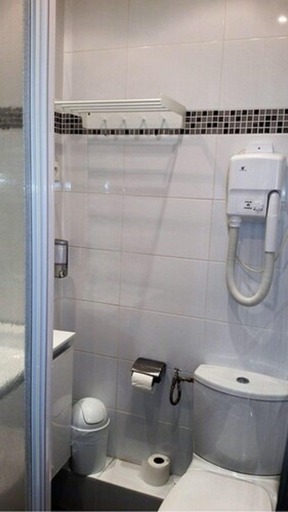 Bathroom 4, Hotel La Perle Montparnasse, Paris