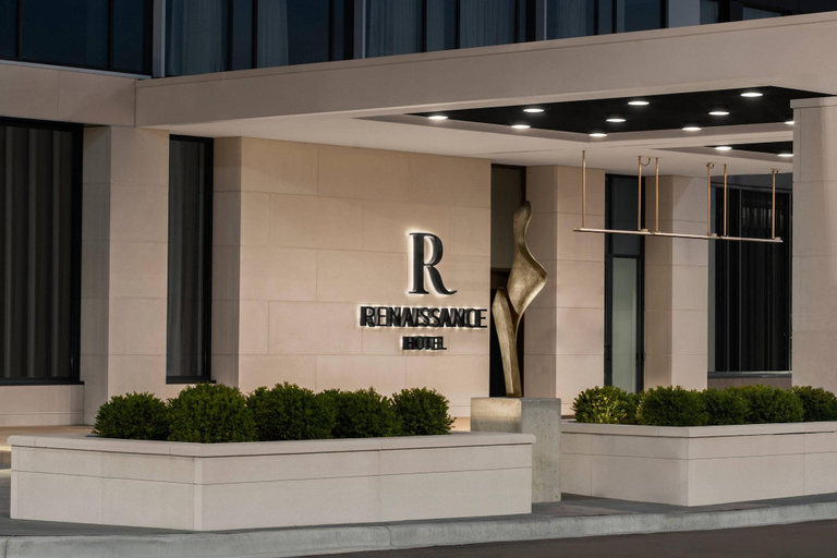 Exterior & Views 2, Renaissance Milwaukee West Hotel, Milwaukee