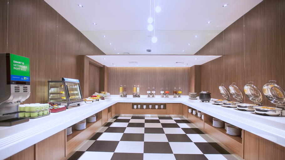 Food & Drinks 4, Holiday Inn Express Jakarta International Expo, Central Jakarta
