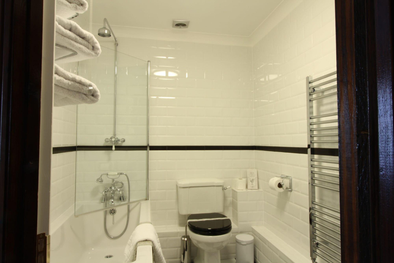 Bathroom 5, Pilgrims Hotel, Kent