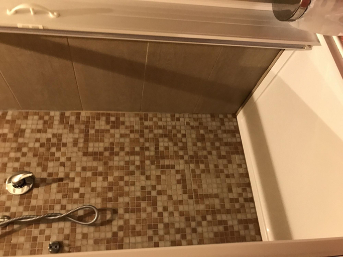 Bathroom 5, Albergo Parigi, Genova