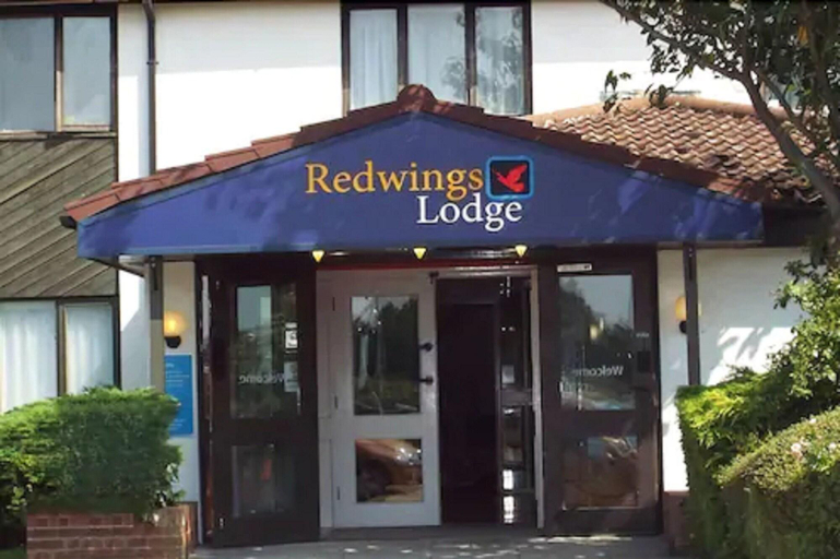 Exterior & Views 2, Redwings Lodge Baldock, Hertfordshire