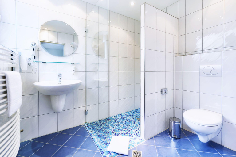 Bathroom 5, Waldhotel Sulzbachtal, Böblingen
