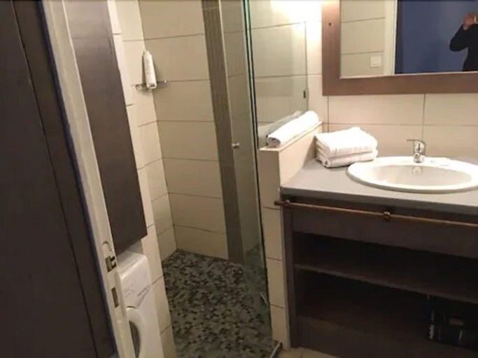 Bathroom 4, Résidence Le Beau Rivage, Var