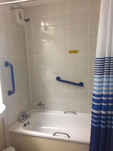 Bathroom 4, Redwings Lodge Baldock, Hertfordshire