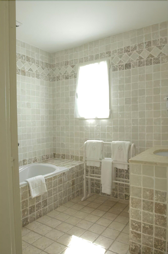 Bathroom 4, Le Clos De Pradines, Gard