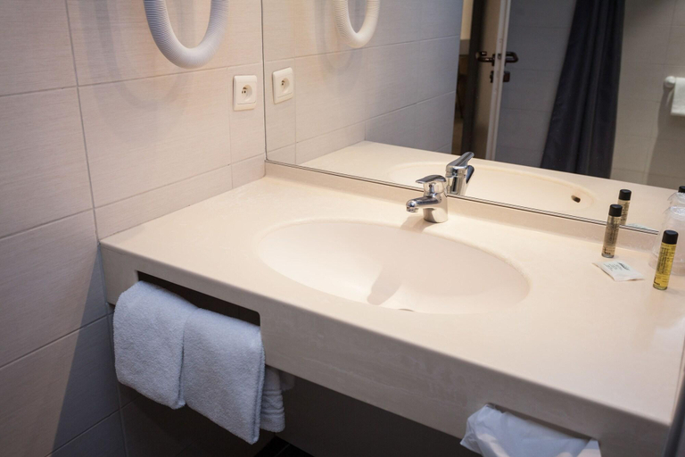 Bathroom 5, Hôtel Princes de Catalogne, Pyrénées-Orientales