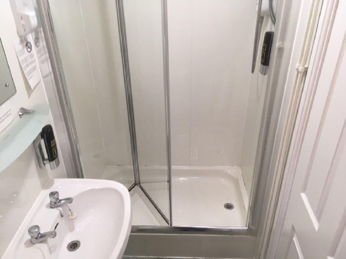 Bathroom 4, Melbourne View Hotel, Leicestershire