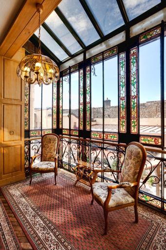 Public Area 2, Hôtel Belle Epoque, Côte-d'Or