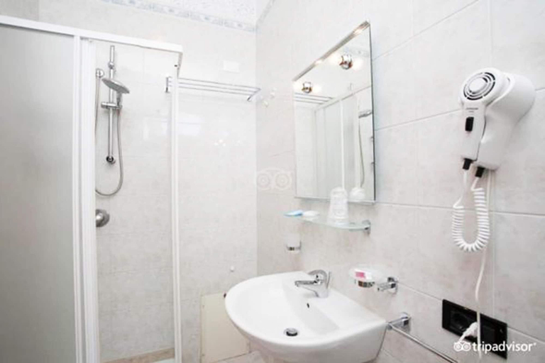 Bathroom 4, Porto Cesareo Hotel, Lecce
