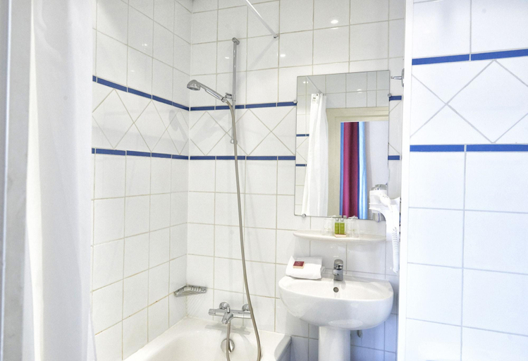 Bathroom 4, Hotel Du Nord, Haute-Savoie