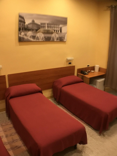 Bedroom 5, Albergo Parigi, Genova