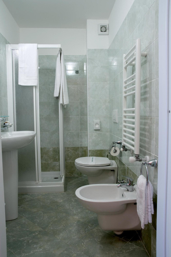 Bathroom 4, Hotel Principi dAcaja, Torino