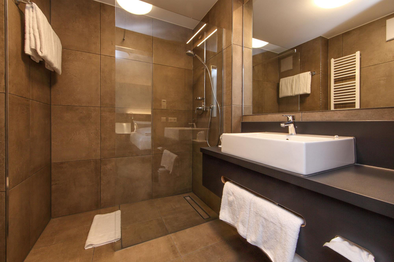 Bathroom, Design & Lifestyle Hotel Estilo, Ostalbkreis