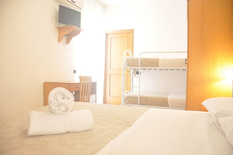 Bedroom 3, Porto Cesareo Hotel, Lecce