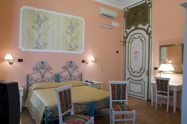 Bedroom 3, Hotel Principi dAcaja, Torino