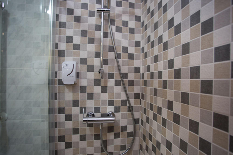 Bathroom 4, Hotel Yerri, Navarra