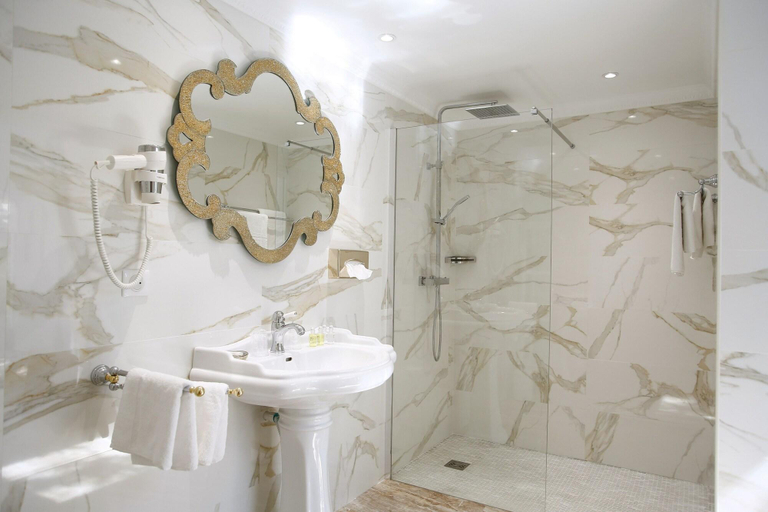 Bathroom 4, Le Magnolia, Haute-Corse