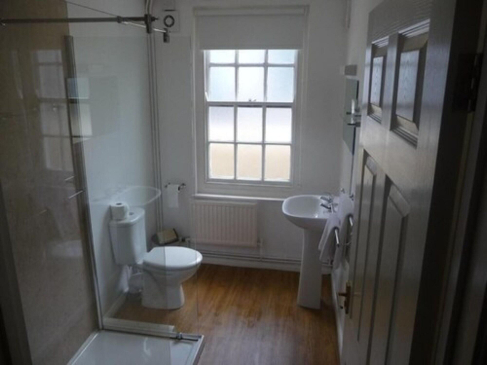 Bathroom 5, Hotel Mariners, Pembrokeshire