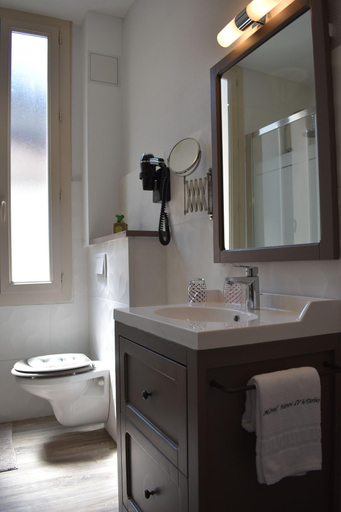 Bathroom 5, Hotel Henri IV, Hautes-Pyrénées