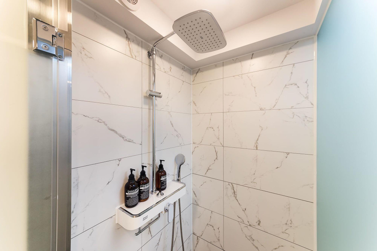Bathroom 4, Kobos Hotel, Gyeyang