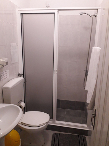 Bathroom 4, Mirasol Guesthouse, Funchal