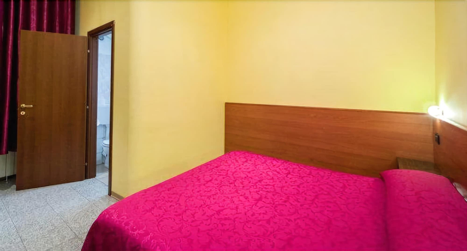 Bedroom 4, Albergo Parigi, Genova