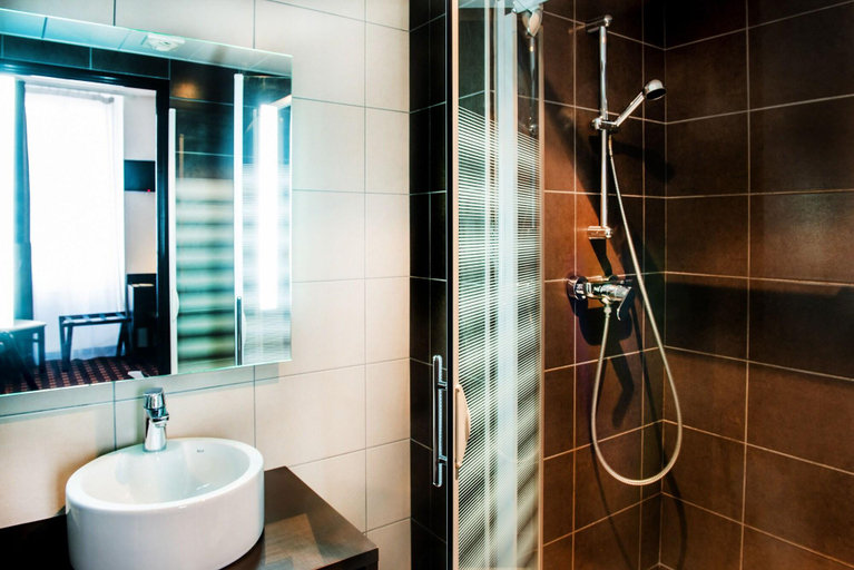 Bathroom 4, Hotel Stella, Hautes-Pyrénées