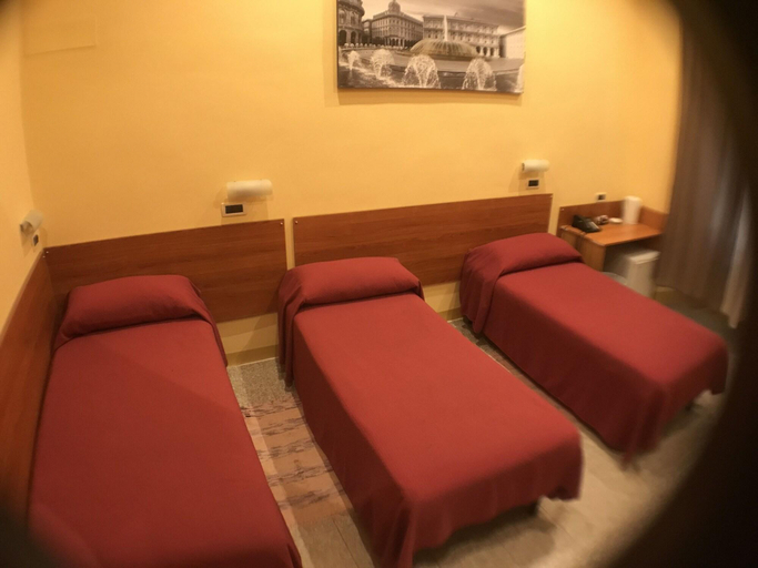 Bedroom 3, Albergo Parigi, Genova