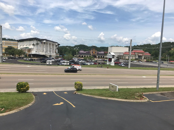 Public Area 1, Pin Oak Parkway Inn, Sevier