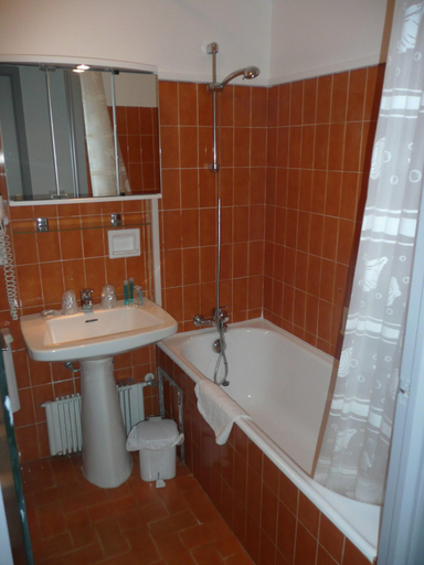 Bathroom 4, Cannes Garden Hôtel, Alpes-Maritimes