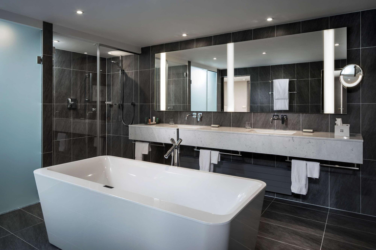 Bathroom 5, Hilton Vienna Plaza, Wien