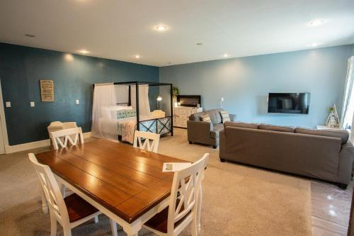 Beautiful Mother-in-Law suite, Hall