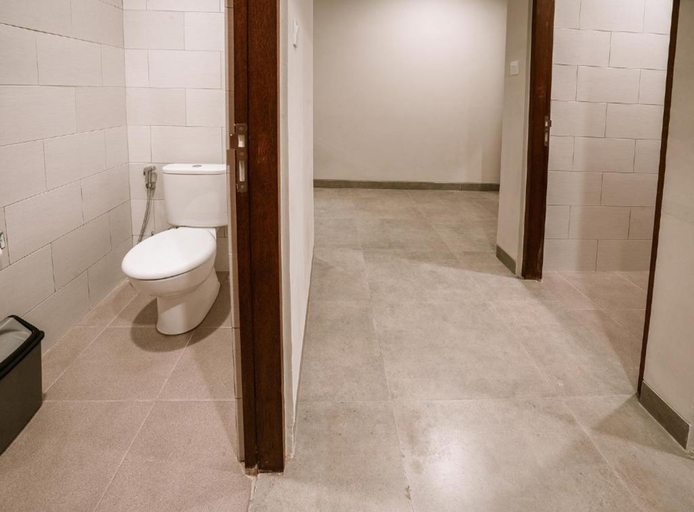 bathroom 4