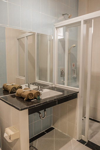 Bathroom 5, Rizen Padjadjaran Hotel, Bogor