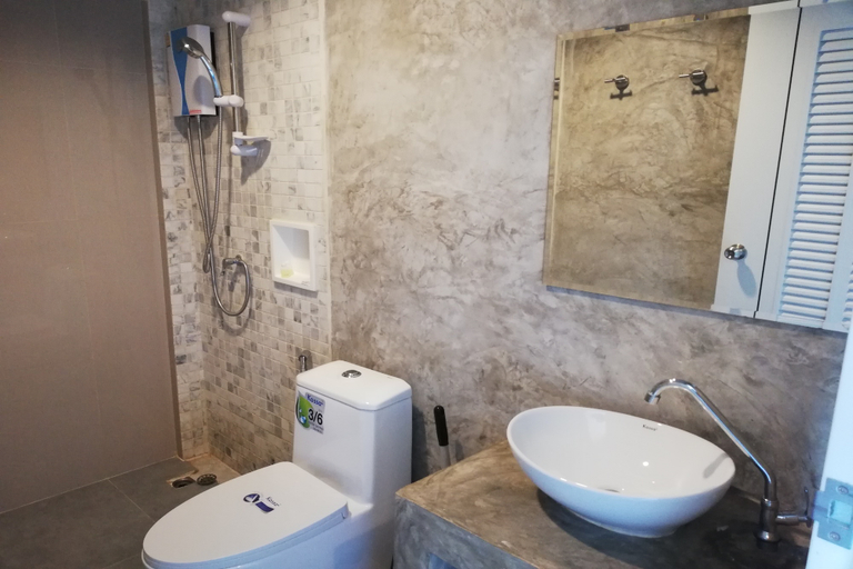 Bathroom 5, Laemsai Resort, Pulau Phuket