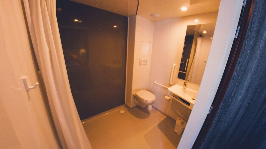 Bathroom 4, Hôtel du Tramway, Aisne