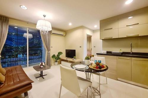 ILLUMINABLE LIFE STAY@Sukhumvit:1 BR/Bath tub/BTS, Khlong Toey