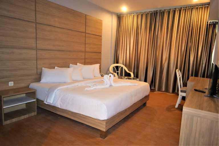 Bedroom 3, Grand Nur Boutique Hotel Watampone, Bone