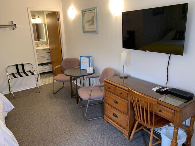 Bedroom 2, Paradise Inn On The Beach, Bruce